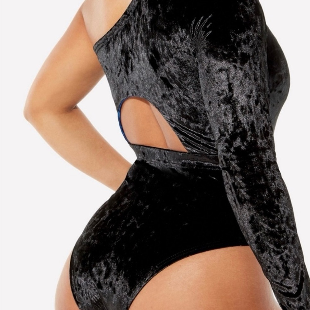 Yitty by Lizzo Plushy Velvet Asymmetrical Bodysuit in black size XL